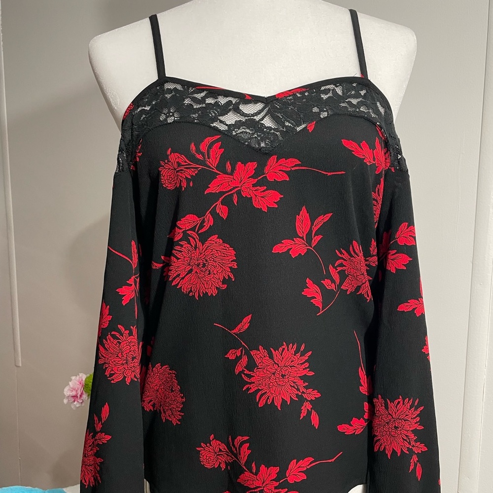 Pentag One Lace Cold Shoulder Top Size XS